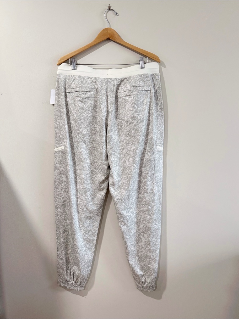 Athleta Venture Printed Pant Women 16T Gray Jogger Featherweight Utility NWT - Picture 2 of 11